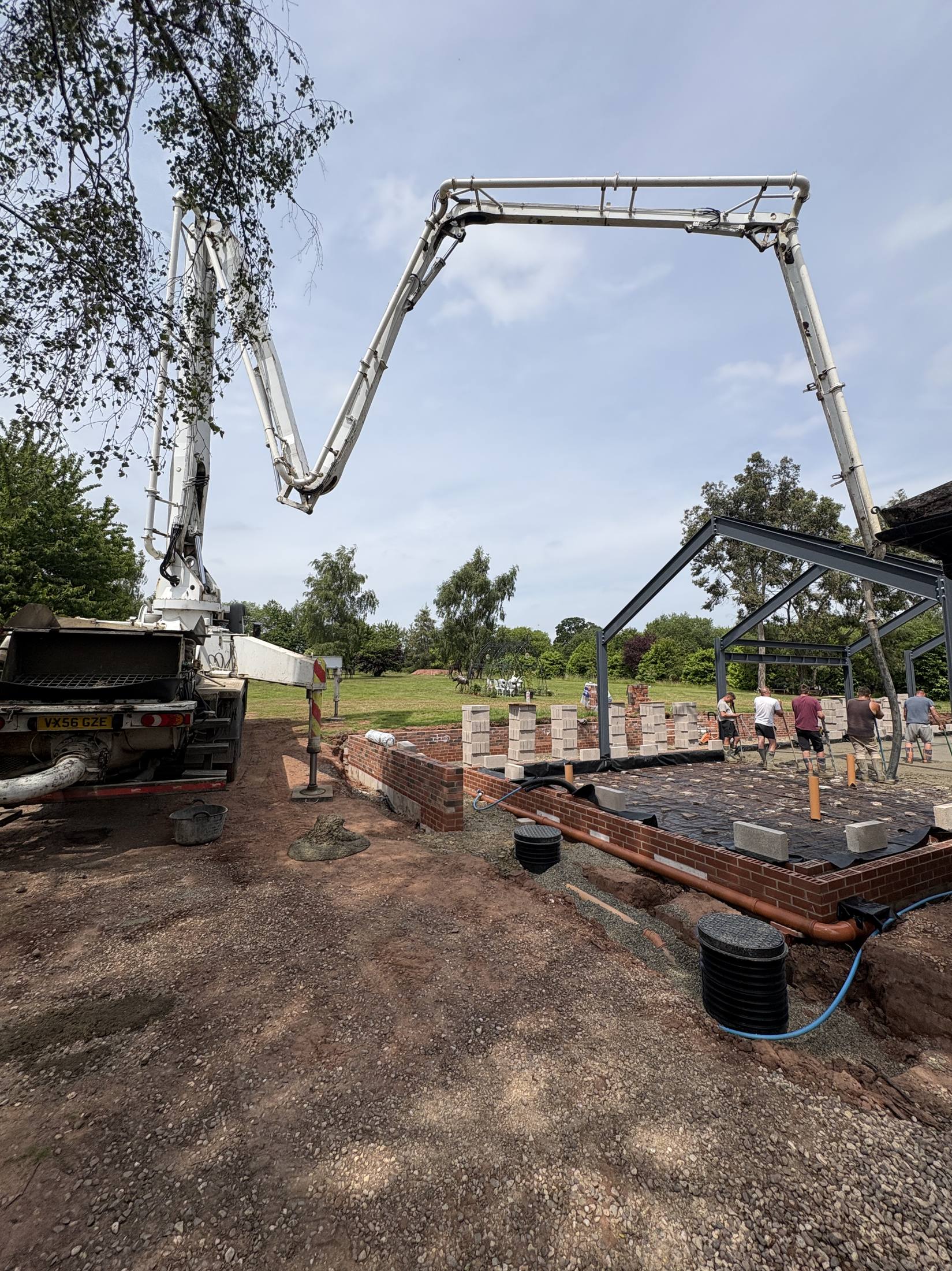 Concrete laying and finishing on a steel frame building base